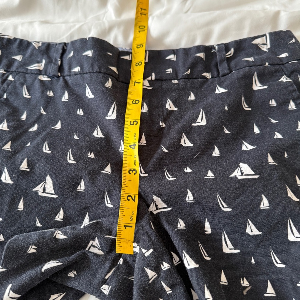 Banana Republic Shorts Womens Size 4P Hampton Fit Blue Chino Sailboat Print - Picture 5 of 6